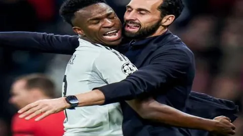 奥斯卡精准助攻 武磊头球连中两元